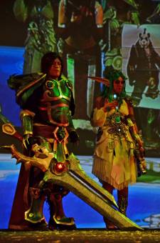 Japan-expo-sud-4-vague-marseille-cosplay-couloirs-stands-dimanche-2012 - vertical - 0016