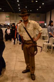 Japan-expo-sud-4-vague-marseille-cosplay-couloirs-stands-dimanche-2012 - Verticales - 0001