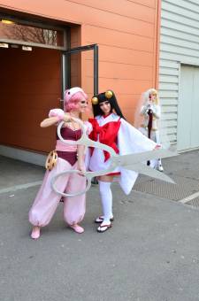 Japan-expo-sud-4-vague-marseille-cosplay-couloirs-stands-dimanche-2012 - Verticales - 0005