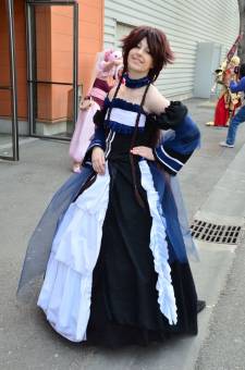 Japan-expo-sud-4-vague-marseille-cosplay-couloirs-stands-dimanche-2012 - Verticales - 0006