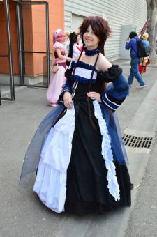 Japan-expo-sud-4-vague-marseille-cosplay-couloirs-stands-dimanche-2012 - Verticales - 0008