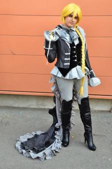 Japan-expo-sud-4-vague-marseille-cosplay-couloirs-stands-dimanche-2012 - Verticales - 0010