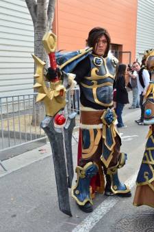 Japan-expo-sud-4-vague-marseille-cosplay-couloirs-stands-dimanche-2012 - Verticales - 0013