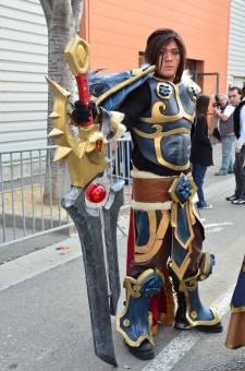 Japan-expo-sud-4-vague-marseille-cosplay-couloirs-stands-dimanche-2012 - Verticales - 0014