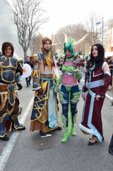 Japan-expo-sud-4-vague-marseille-cosplay-couloirs-stands-dimanche-2012 - Verticales - 0015