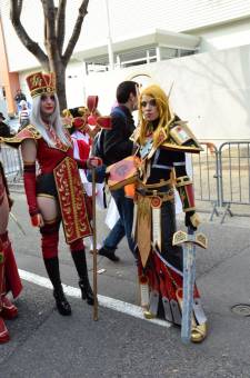 Japan-expo-sud-4-vague-marseille-cosplay-couloirs-stands-dimanche-2012 - Verticales - 0021