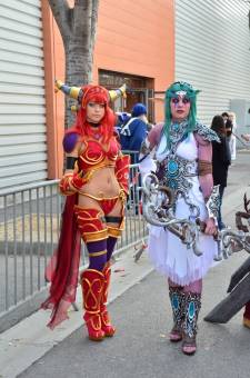 Japan-expo-sud-4-vague-marseille-cosplay-couloirs-stands-dimanche-2012 - Verticales - 0022