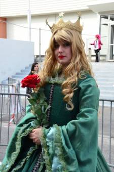 Japan-expo-sud-4-vague-marseille-cosplay-couloirs-stands-dimanche-2012 - Verticales - 0033