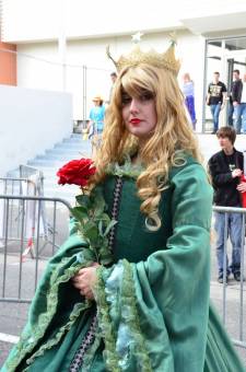 Japan-expo-sud-4-vague-marseille-cosplay-couloirs-stands-dimanche-2012 - Verticales - 0035