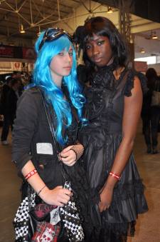 Japan-expo-sud-4-vague-marseille-cosplay-couloirs-stands-dimanche-2012 - Verticales - 0302