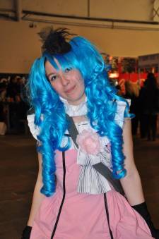 Japan-expo-sud-4-vague-marseille-cosplay-couloirs-stands-dimanche-2012 - Verticales - 0305