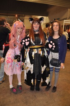 Japan-expo-sud-4-vague-marseille-cosplay-couloirs-stands-dimanche-2012 - Verticales - 0313