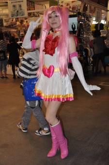 Japan-expo-sud-4-vague-marseille-cosplay-couloirs-stands-dimanche-2012 - Verticales - 0316