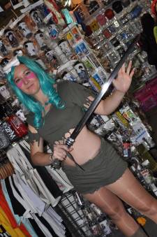 Japan-expo-sud-4-vague-marseille-cosplay-couloirs-stands-dimanche-2012 - Verticales - 0403