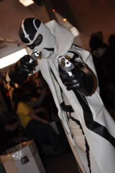 Japan-expo-sud-4-vague-marseille-cosplay-couloirs-stands-dimanche-2012 - Verticales - 0410
