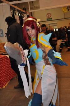 Japan-expo-sud-4-vague-marseille-cosplay-couloirs-stands-dimanche-2012 - Verticales - 0419
